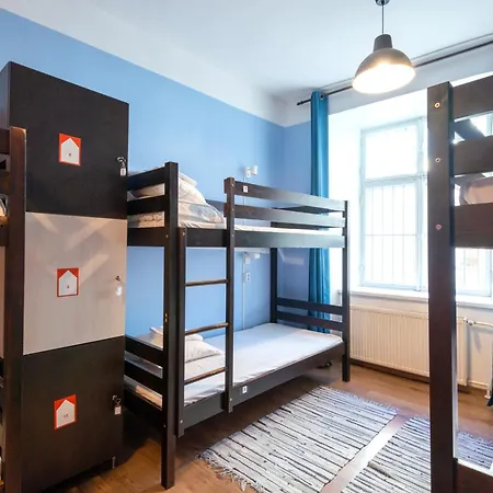 16eur - Old Town Munkenhof Hostel *