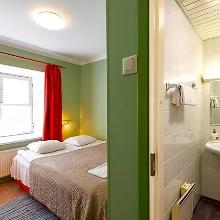 16eur - Old Town Munkenhof Hostal *